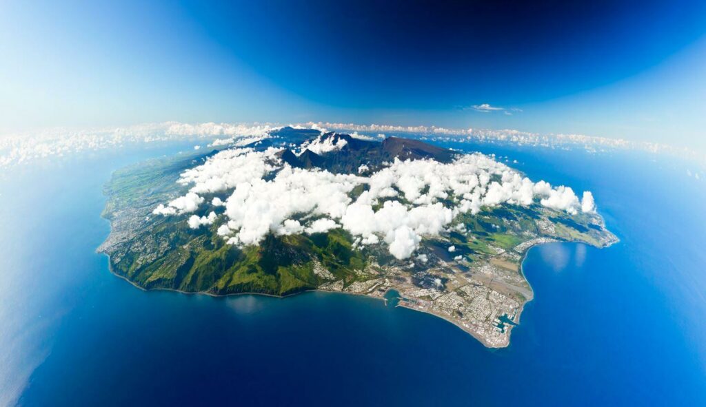 Location voiture La Réunion : parcourez toute l'île Intense avec Car'Ent.