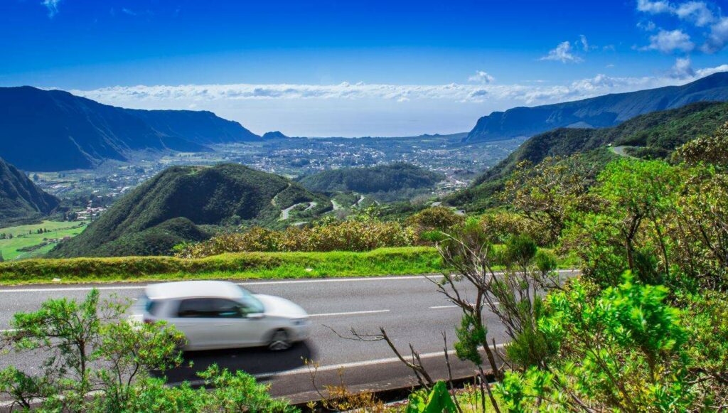 Location voiture La Réunion : explorez les paysages grandioses de l'île.