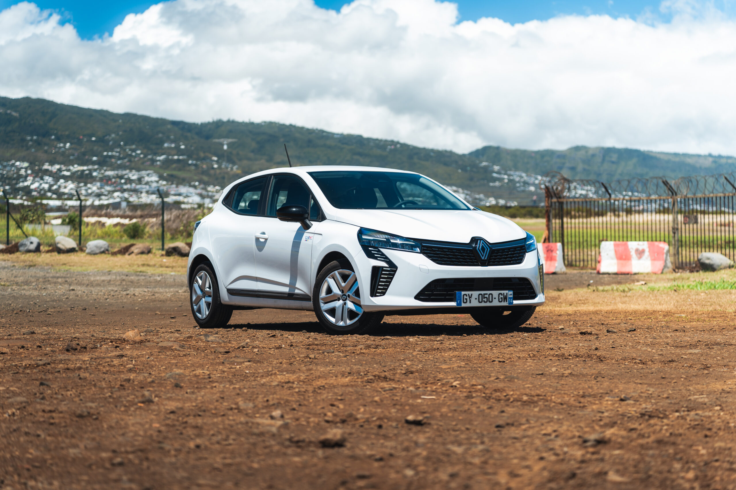 Location SUV La Réunion : SUV robuste face aux montagnes réunionnaises.