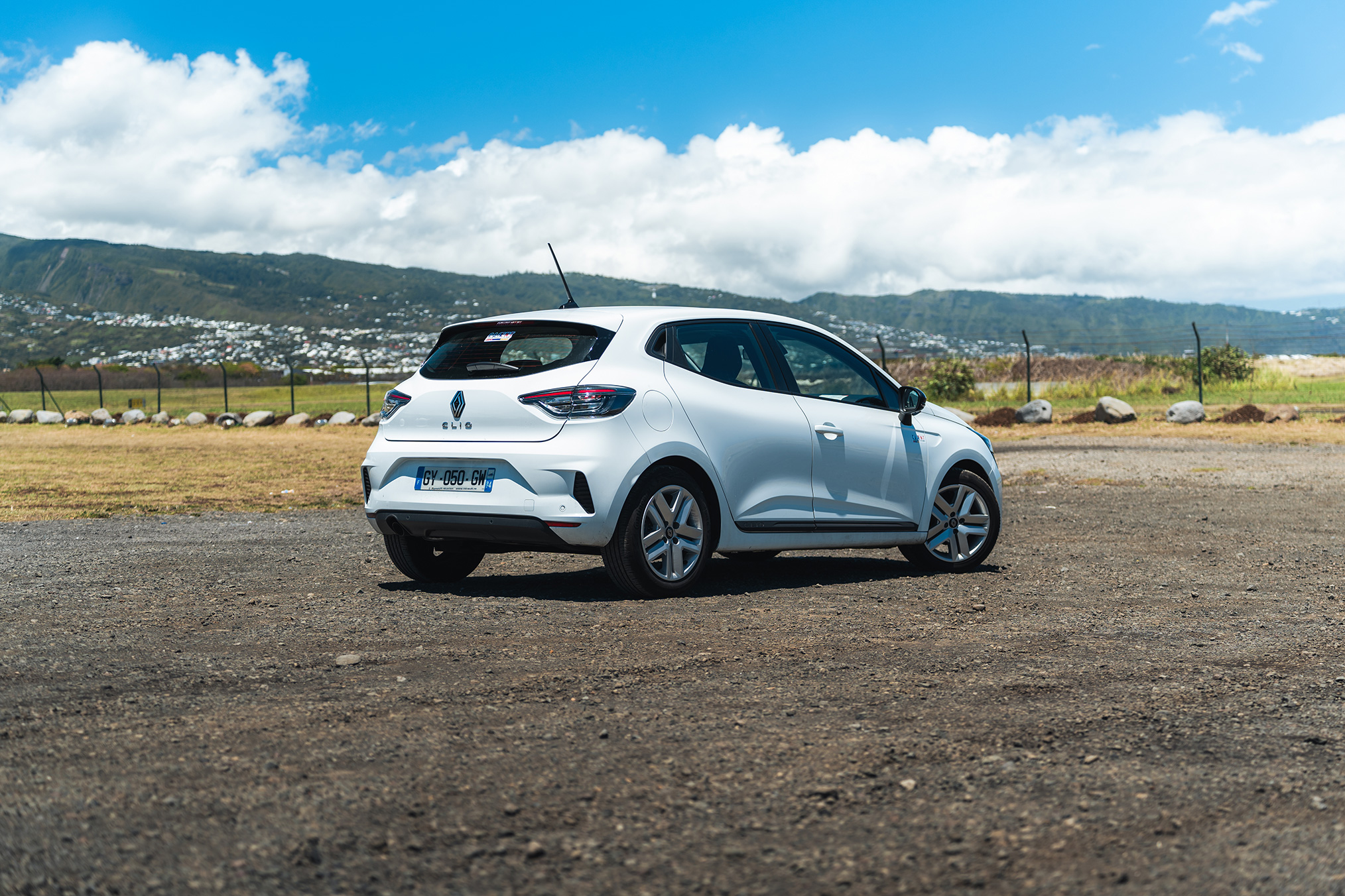 Location voiture La Réunion : citadine polyvalente pour vos vacances.