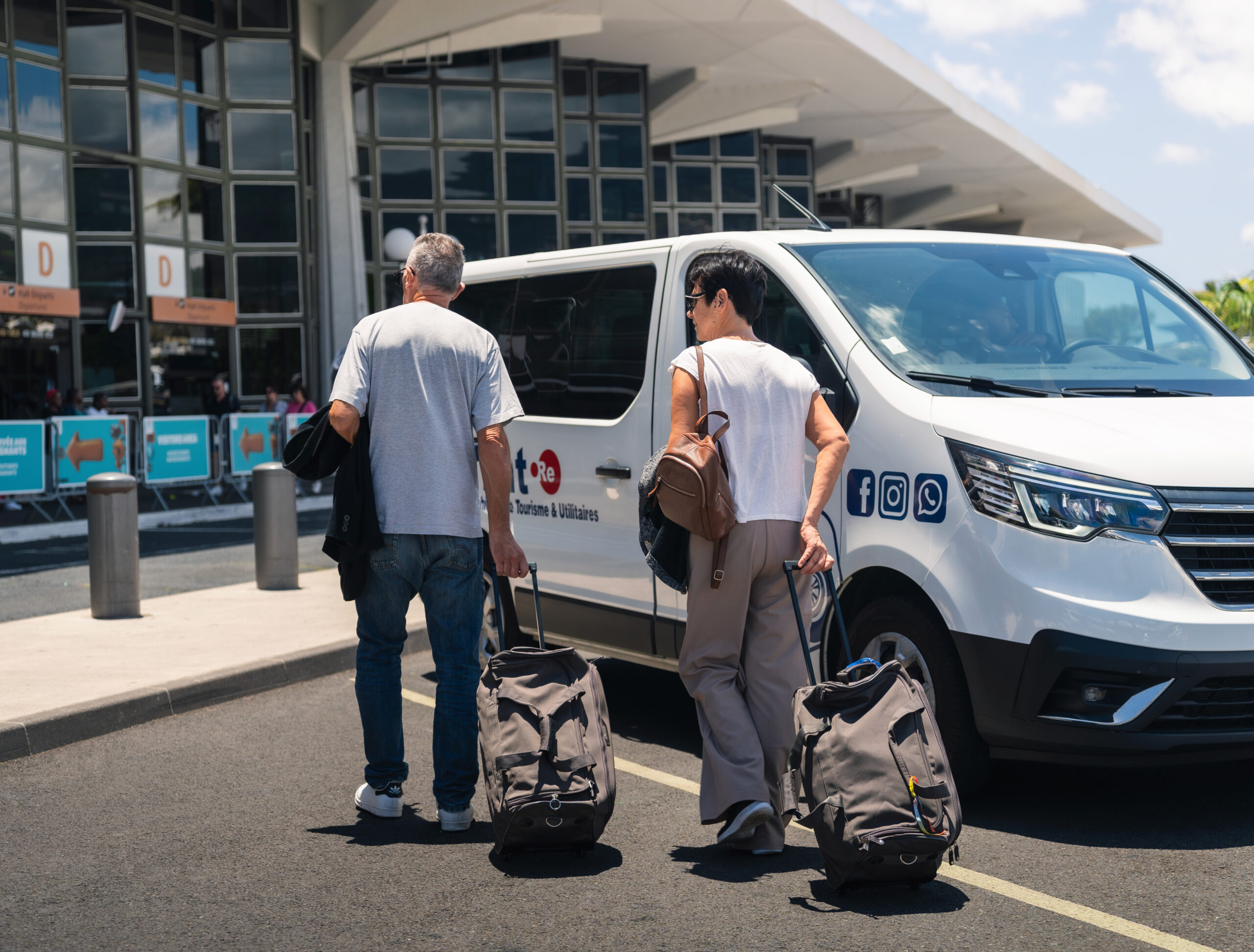 Location voiture aéroport La Réunion : service personnalisé avec vos bagages.