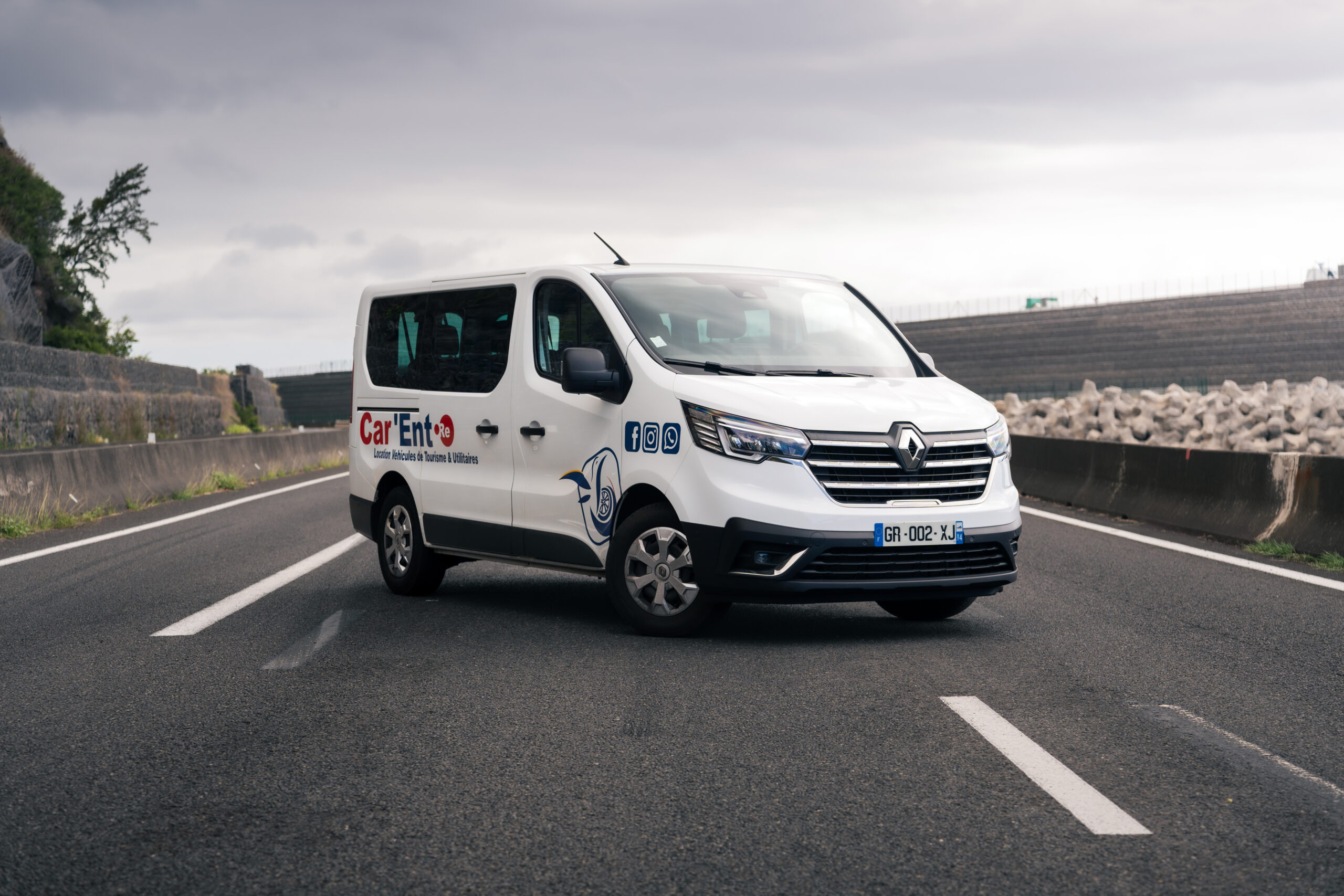 Location minibus La Réunion : voyagez ensemble sur les routes de l'île intense.