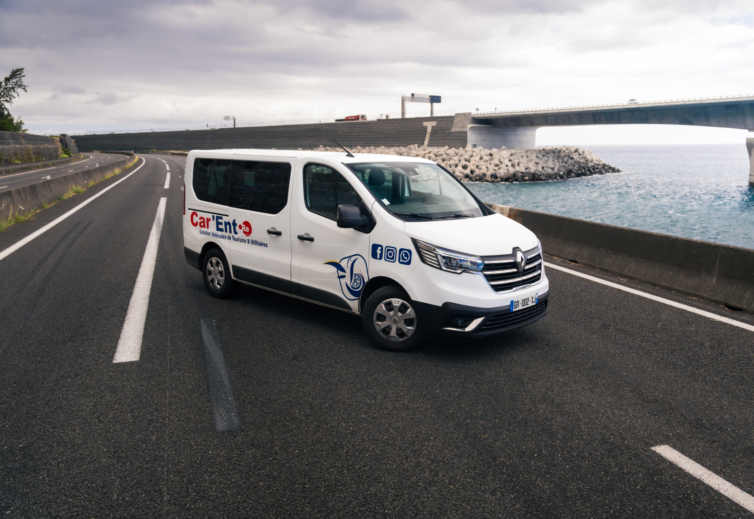 Location minibus La Réunion : navette Car'Ent idéale pour les sorties en famille.
