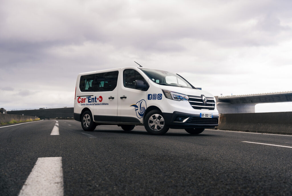 Location minibus La Réunion : véhicule spacieux pour les familles nombreuses.