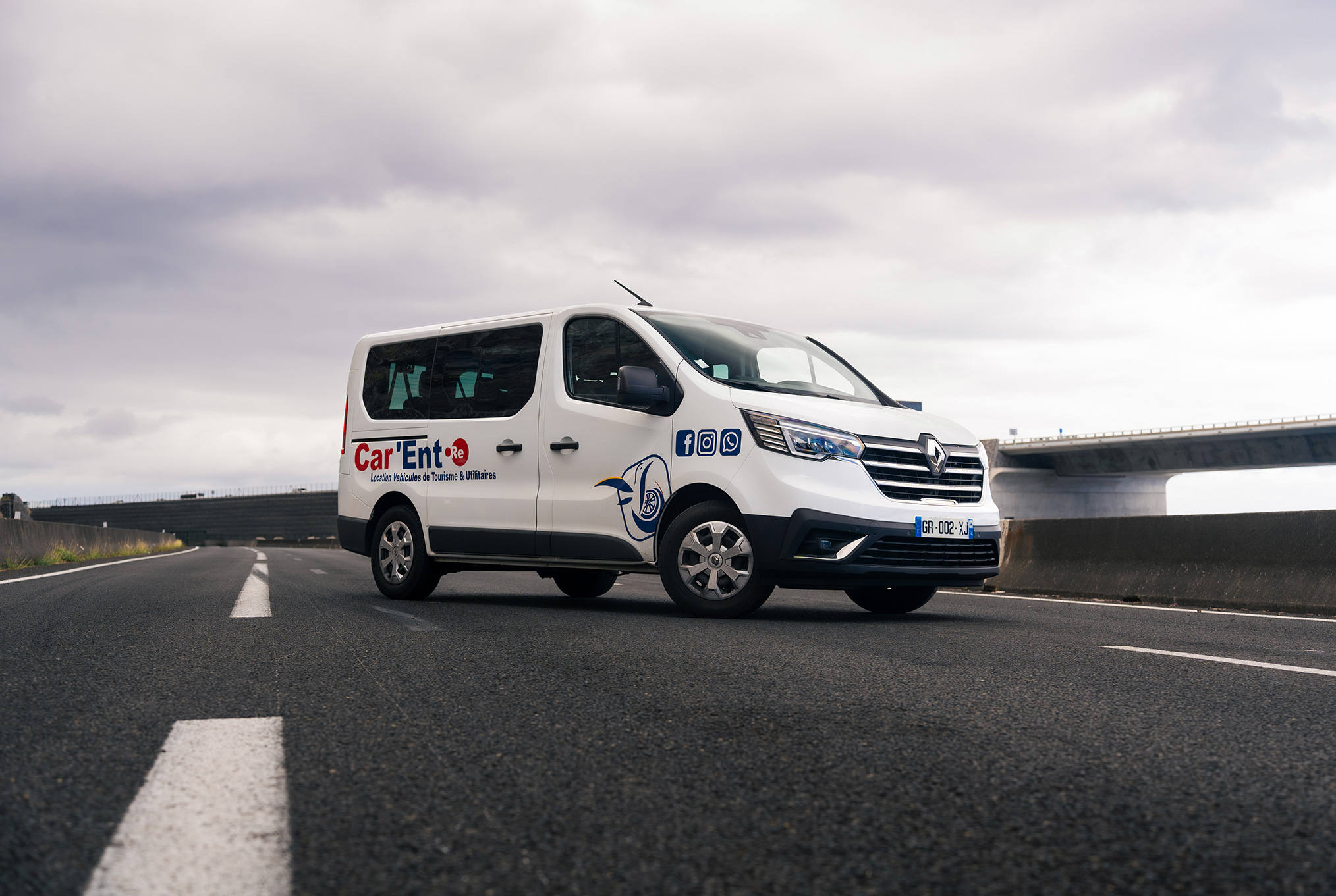 Location minibus La Réunion : véhicule spacieux pour les familles nombreuses.