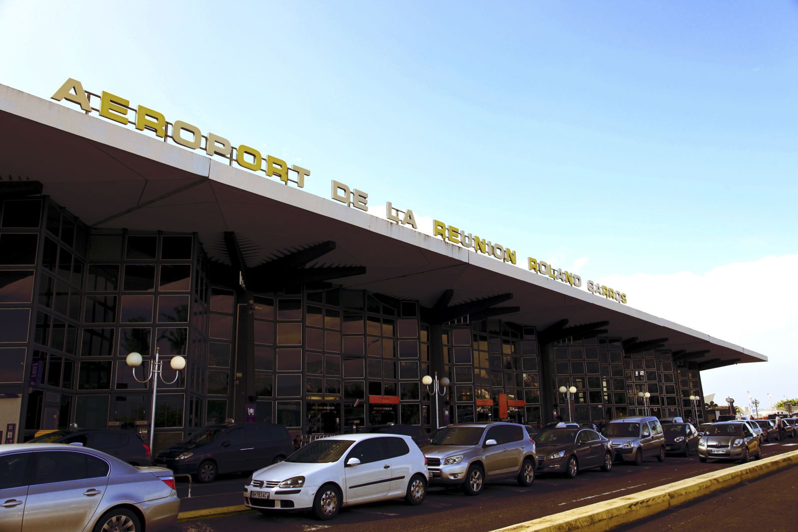 Aéroport de La Réunion : notre flotte de voitures prêtes pour votre location voiture aéroport.
