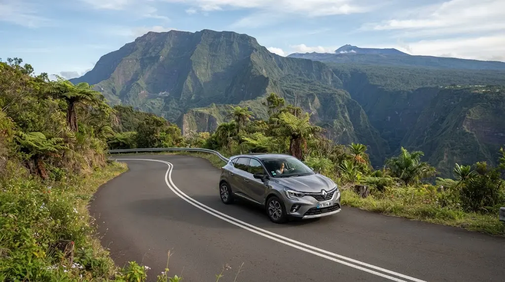 Voiture de location économique en carburant sur les routes de La Réunion